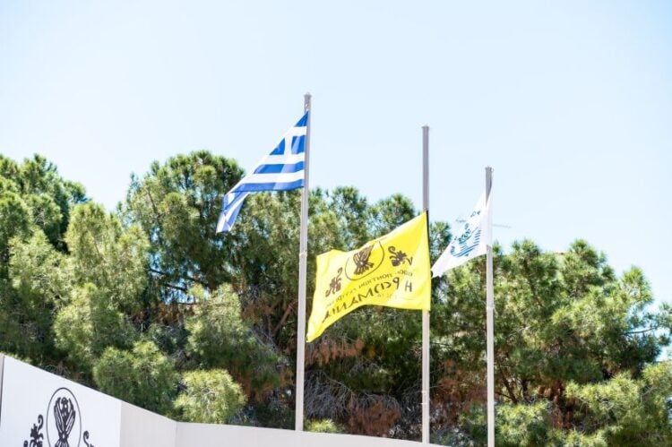 (Φωτ.: facebook.com/PontioiGlyfadas)