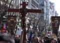 Λιτανεία Επιταφίου στον ιερό ναό του Αγίου Μηνά στη Θεσσαλονίκη, σήμερα Μεγάλη Παρασκευή (φωτ.: EUROKINISSI)