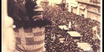 Ο Ελευθέριος Βενιζέλος μιλάει στον λαό της Θεσσαλονίκης (πηγή: Εθνικό Ίδρυμα «Ελευθέριος Κ. Βενιζέλος»/ venizelosarchives.gr)