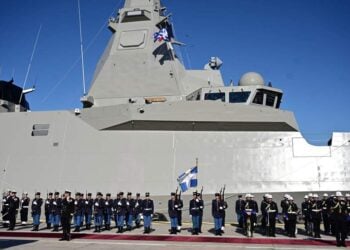 Εικόνα από την επίσκεψη του πρωθυπουργού Κυριάκου Μητσοτάκη και του Προέδρου της Γαλλίας Εμανουέλ Μακρόν στην φρεγάτα «ΚΙΜΩΝ»  (φωτ.: Μιχάλης Καραγιάννης/ EUROKINISSI)