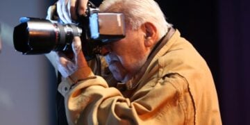 Ο αείμνηστος φωτογράφος της Θεσσαλονίκης Γιάννης Κυριακίδης στην τελετή έναρξης του 49ου Φεστιβάλ Κινηματογράφου (φωτ.: Βασίλης Βερβερίδης/ MotionTeam)