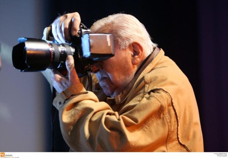 Ο αείμνηστος φωτογράφος της Θεσσαλονίκης Γιάννης Κυριακίδης στην τελετή έναρξης του 49ου Φεστιβάλ Κινηματογράφου (φωτ.: Βασίλης Βερβερίδης/ MotionTeam)