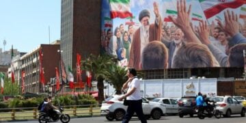 Και ενώ το Πακιστάν βρίσκεται σε συναγερμό ενόψει των ιρανοαμερικανικών συνομιλιών, στην Τεχεράνη η ζωή φαίνεται κάποιες ώρες της ημέρας να κυλάει κανονικά (φωτ.: EPA/ ABEDIN TAHERKENAREH)