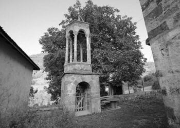 Καμπαναριό ελληνικού ορθόδοξου ναού στην Κορόνιξα Μεσοχαλδίου που πλέον ονόμαζεται Αρπαλί (πηγή: karadeniz.gov.tr)