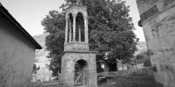 Καμπαναριό ελληνικού ορθόδοξου ναού στην Κορόνιξα Μεσοχαλδίου που πλέον ονόμαζεται Αρπαλί (πηγή: karadeniz.gov.tr)