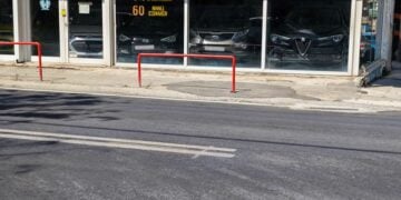 Στιγμιότυπο από το σημείο στην οδό Λιοσίων, όπου το απόγευμα του Σαββάτου 18 Απριλίου 2026, 16χρονη παρασύρθηκε από μοτοσικλέτα (φωτ.: Γιώργος Κονταρίνης/ EUROKINISSI)