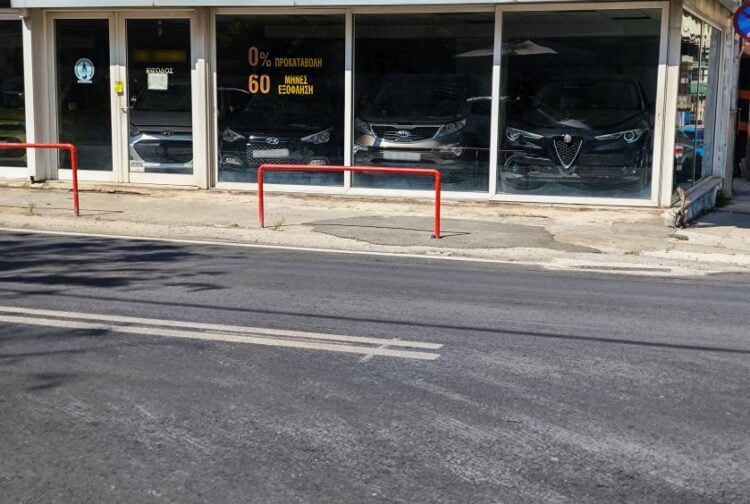 Στιγμιότυπο από το σημείο στην οδό Λιοσίων, όπου το απόγευμα του Σαββάτου 18 Απριλίου 2026, 16χρονη παρασύρθηκε από μοτοσικλέτα (φωτ.: Γιώργος Κονταρίνης/ EUROKINISSI)