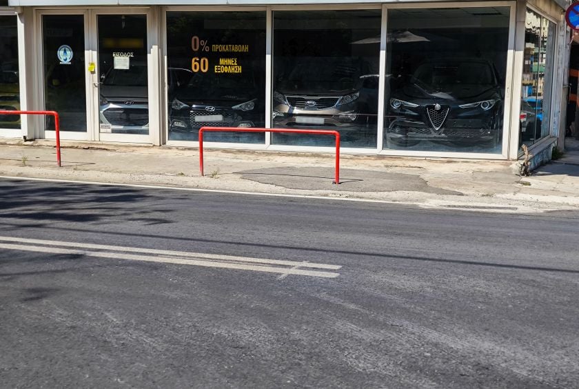 Στιγμιότυπο από το σημείο στην οδό Λιοσίων, όπου το απόγευμα του Σαββάτου 18 Απριλίου 2026, 16χρονη παρασύρθηκε από μοτοσικλέτα (φωτ.: Γιώργος Κονταρίνης/ EUROKINISSI)