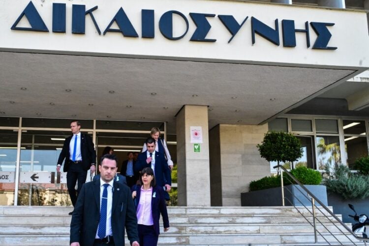 H επικεφαλής της Ευρωπαϊκής Εισαγγελίας Λάουρα Κοβέσι, σήμερα κατά την έξοδό της από το υπουργείο Δικαιοσύνης   (φωτ.: Τατιάνα Μπόλαρη/ EUROKINISSI)