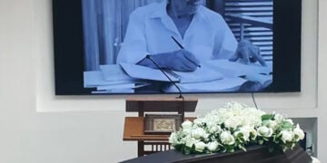 Στιγμιότυπο από την τελετή για τον Στέφανο Ληναίο στο Αποτεφρωτήριο Ριτσώνας, Τετάρτη 22 Απριλίου 2026 (πηγή: Ελληνική Κοινωνία Αποτέφρωσης)