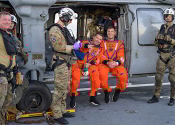 Ο Reid Wiseman και ο Jeremy Hansen (φωτ.: NASA / Bill Ingalls)