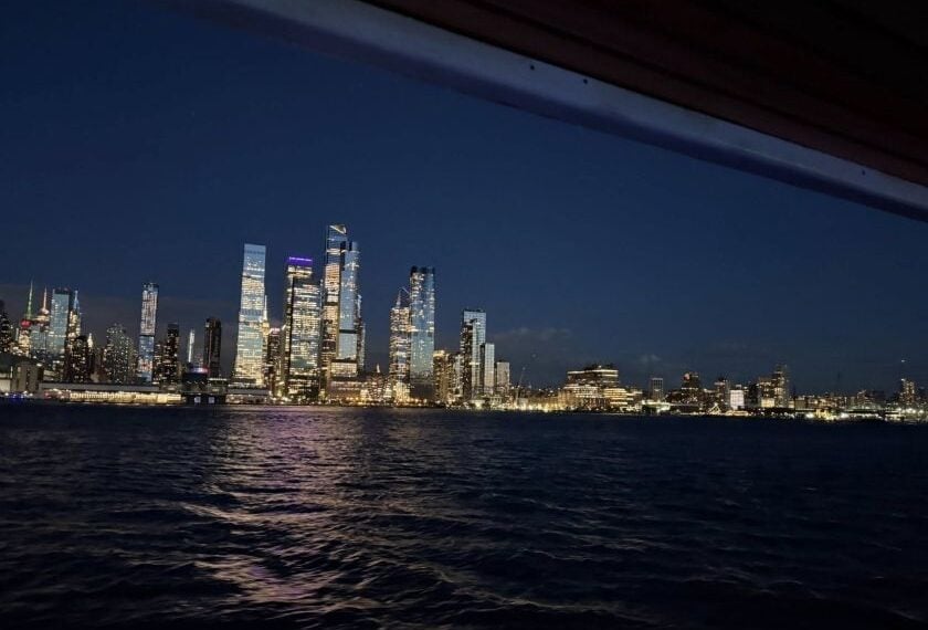 Άποψη της Νέας Υόρκης από το πλοιάριο (φωτ.: facebook.com/FHSGNY)