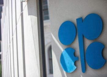 Το λογότυπο του ΟΠΕΚ στο κτήριο πριν από την 186η Τακτική Συνέλευση του Οργανισμού Εξαγωγών Πετρελαιοπαραγωγών Χωρών (ΟΠΕΚ) στα κεντρικά γραφεία του Οργανισμού στη Βιέννη, το 2023, (φωτ. αρχείου: EPA/MAX BRUCKER)