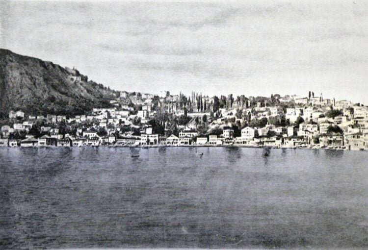 Άποψη της Τραπεζούντας το 1887. Η Μούντα ήταν σιμοχώρι της (πηγή: Henry Binder, Au Kurdistan, en Mésopotamie et en Perse, Paris, 1887/ houshamadyan.org)