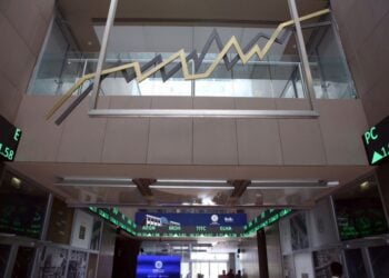 Φωτεινοί πίνακες και οθόνες με τις μετοχές στην είσοδο του κτηρίου του Χρηματιστηρίου Αθηνών που πλέον θα μετονομαστεί (φωτ. αρχείου: ΑΠΕ-ΜΠΕ/Αλέξανδρος Μπελτές)