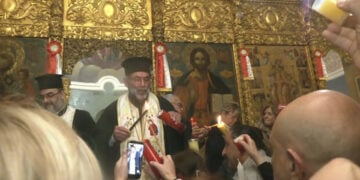 Το Άγιο Φως στον καθεδρικό ναό Αγίου Γεωργίου στη Βηρυτό, 11 Απριλίου 2026 (πηγή: ΕΡΤ)