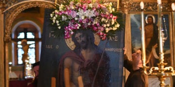 Σε κλίμα κατάνυξης τελέστηκε η ακολουθία του Νυμφίου στον ενοριακό ναό του Αγίου Νικολάου στο Ναύπλιο την Κυριακή 5 Απριλίου 2026 (φωτ.: ΑΠΕ-ΜΠΕ / Ευάγγελος Μπουγιώτης)