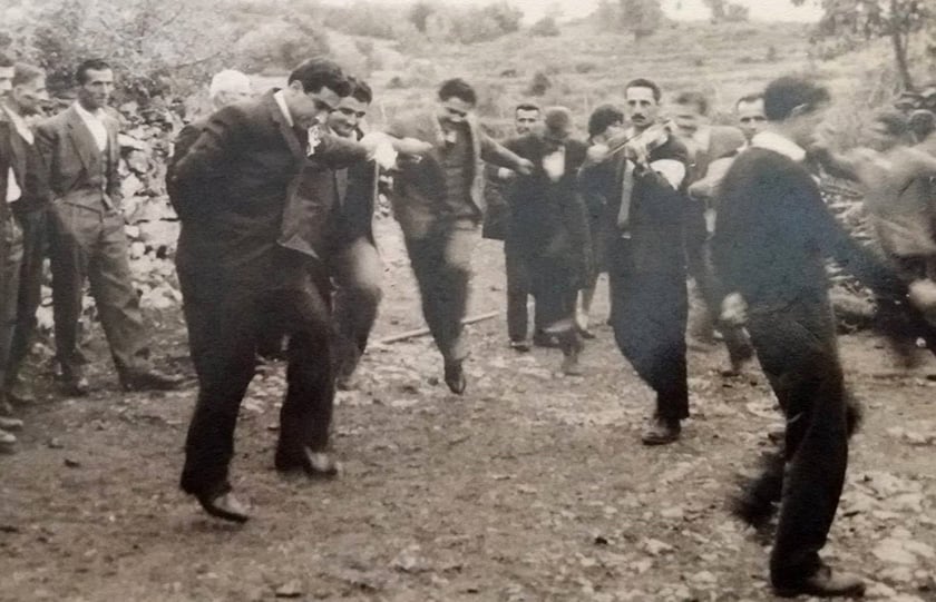 Ποντιακοί χοροί στις εξοχές του Αμυγδαλεώνα (φωτ.: facebook / Πολιτιστικός Σύλλογος Αμυγδαλεώνα)