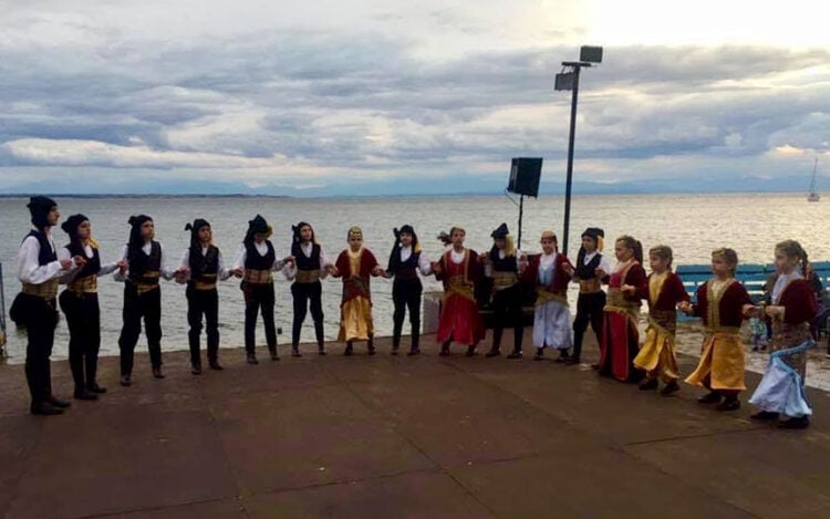 Από παλαιότερη συμμετοχή της Ένωσης Ποντίων Καλαμαριάς σε Ανθοκομική Έκθεση (φωτ.: facebook / Ένωσης Ποντίων Καλαμαριάς)