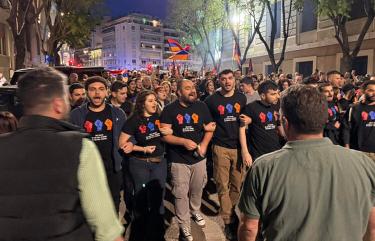 Πορεία προς την πρεσβεία της Τουρκίας στην Αθήνα για τα 111 χρόνια από τη Γενοκτονία των Αρμενίων, 24 Απριλίου 2026 (φωτ.: Facebook / Αρμενική Εθνική Επιτροπή Ελλάδος - Armenian National Committee of Greece)