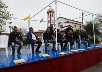 Οι αυγομάχοι στις θέσεις τους, στον Άνω Άγιο Ιωάννη. 13 Απριλίου 2026 (φωτ.: Facebook / Δήμος Κατερίνης)