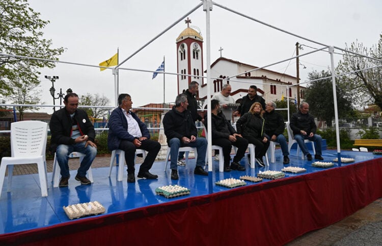 Οι αυγομάχοι στις θέσεις τους, στον Άνω Άγιο Ιωάννη. 13 Απριλίου 2026 (φωτ.: Facebook / Δήμος Κατερίνης)