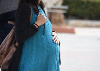 Έγκυος γυναίκα (φωτ.: EUROKINISSI / Βασίλης Παπαδόπουλος)