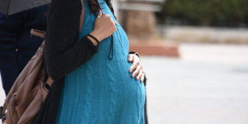 Έγκυος γυναίκα (φωτ.: EUROKINISSI / Βασίλης Παπαδόπουλος)