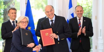 Από την τελετή υπογραφής συμφωνιών μεταξύ Ελλήνων και Γάλλων υπουργών (φωτ.: EUROKINISSI / Γιώργος Κονταρίνης)