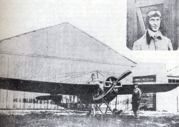 Ο Εμμανουήλ Αργυρόπουλος στο αεροσκάφος του (πηγή: «Ιστορία Πολεμικής Αεροπορίας: Βαλκανικοί Πόλεμοι». Γενικό Επιτελείο Αεροπορίας)