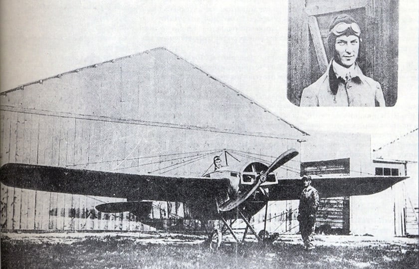 Ο Εμμανουήλ Αργυρόπουλος στο αεροσκάφος του (πηγή: «Ιστορία Πολεμικής Αεροπορίας: Βαλκανικοί Πόλεμοι». Γενικό Επιτελείο Αεροπορίας)