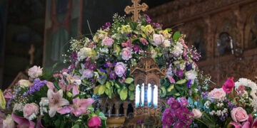 Ο Επιτάφιος του ναού Κοιμήσεως Θεοτόκου Χολαργού, Μεγάλη Παρασκευή 18 Απριλίου 2025 (φωτ.: ΕUROKINISSI / Δήμητρα Κούτρα)