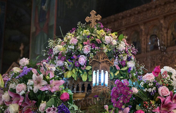 Ο Επιτάφιος του ναού Κοιμήσεως Θεοτόκου Χολαργού, Μεγάλη Παρασκευή 18 Απριλίου 2025 (φωτ.: ΕUROKINISSI / Δήμητρα Κούτρα)