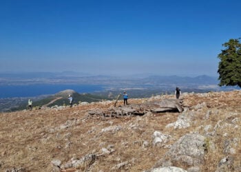 Επιφανειακή έρευνα στην κορυφή του Ευβοϊκού Ολύμπου (φωτ.: ΥΠΠΟΑ)