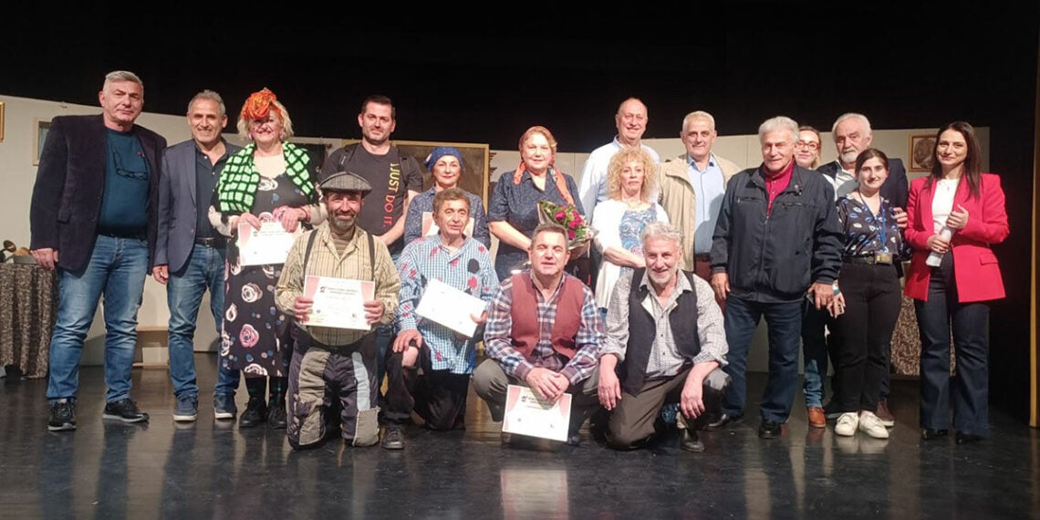 Οι συντελεστές της παράστασης (φωτ.: facebook / ΠΟΕ)