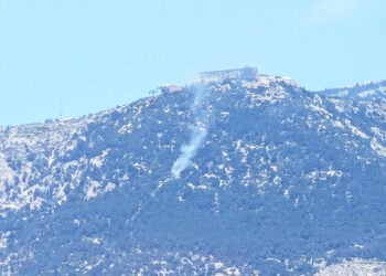 Φωτιά ξέσπασε στην Πάρνηθα, κοντά στο τελεφερίκ. Πέμπτη 30 Απριλίου 2026 (φωτ.: Facebook / Weather Compass Greece)