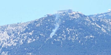 Φωτιά ξέσπασε στην Πάρνηθα, κοντά στο τελεφερίκ. Πέμπτη 30 Απριλίου 2026 (φωτ.: Facebook / Weather Compass Greece)