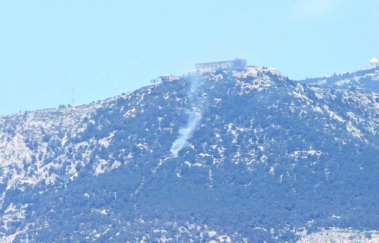Φωτιά ξέσπασε στην Πάρνηθα, κοντά στο τελεφερίκ. Πέμπτη 30 Απριλίου 2026 (φωτ.: Facebook / Weather Compass Greece)