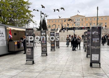 Το ενημερωτικό περίπτερο για τη Γενοκτονία των Αρμενίων. Πλατεία Συντάγματος, Πέμπτη 23 Απριλίου 2026 (φωτ.: Γεωργία Βορύλλα)