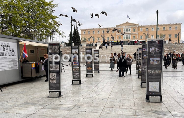 Το ενημερωτικό περίπτερο για τη Γενοκτονία των Αρμενίων. Πλατεία Συντάγματος, Πέμπτη 23 Απριλίου 2026 (φωτ.: Γεωργία Βορύλλα)