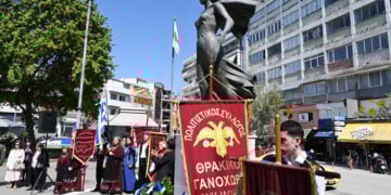 Στο Μνημείο της Πλατείας Ελευθερίας στην Κατερίνη για τη Γενοκτονία του θρακικού ελληνισμού,  Κυριακή 5 Απριλίου 2026 (φωτ.: Δήμος Κατερίνης)