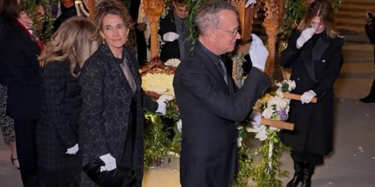 Τομ Χανκς και Μελίνα Κανακαρίδη σηκώνουν το κουβούκλιο του Επιταφίου. Λος Άντζελες, 10 Απριλίου 2026 (φωτ.: Instagram / therealmelinak)