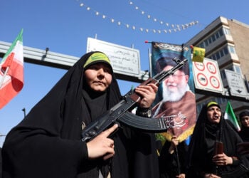 Ιρανές συμμετέχουν στη συγκέντρωση «Sacrificed Girls» στην Τεχεράνη, αποτίοντας φόρο τιμής σε γυναίκες που σκοτώθηκαν στον πόλεμο. 17 Απριλίου 2026 (φωτ.: EPA / Abedin Taherkenareh)