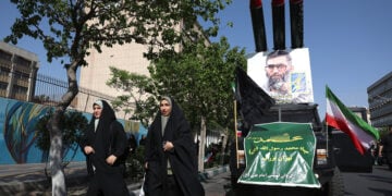 Ιρανές συμμετέχουν στη συγκέντρωση «Sacrificed Girls» στην Τεχεράνη, αποτίοντας φόρο τιμής σε γυναίκες που σκοτώθηκαν στον πόλεμο. 17 Απριλίου 2026 (φωτ.: EPA / Abedin Taherkenareh)