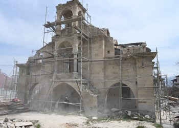 Σκαλωσιές έξω από τον Άγιο Γεώργιο στην ελληνική Σπάρτη της Τουρκίας, στη Μικρά Ασία (φωτ.: ΙΗΑ)