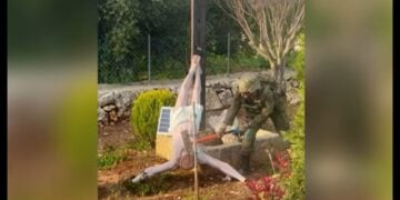 Η στιγμή που ο Ισραηλινός στρατιώτης καταστρέφει το άγαλμα του Ιησού Χριστού στο νότιο Λίβανο (πηγή: youtube.com/watch?v=o5VFG_9nMu4)