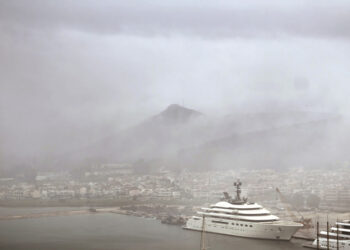 Πυκνή ομίχλη καλύπτει το Ναύπλιο, Τετάρτη 1 Απριλίου 2026 (φωτ.: ΑΠΕ-ΜΠΕ / Ευάγγελος Μπουγιώτης)