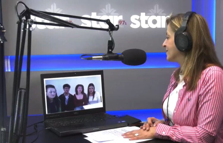 Στιγμιότυπο από τη συνέντευξη για την εκδήλωση του 1ου ΕΠΑΛ Καρπενησίου, Τρίτη 28 Απριλίου 2026 (πηγή: Glomex)