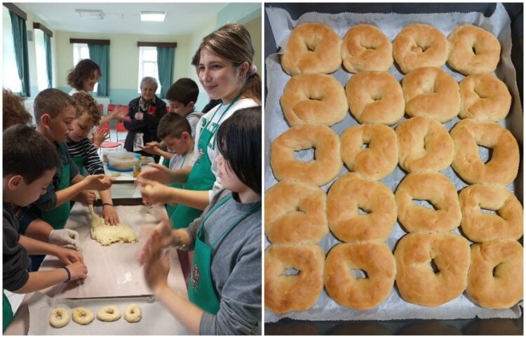 Παιδιά που ζουν στον Κεχρόκαμπο Καβάλας φτιάχνουν κερκέλια υπό την καθοδήγηση των γιαγιάδων του χωριού (φωτ.: Νόπη Γεωργιάδου)
