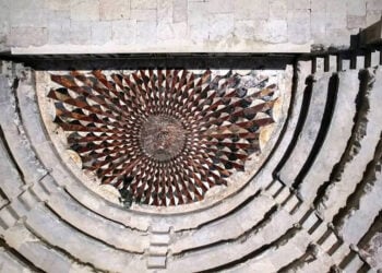 Το εντυπωσιακό μωσαϊκό της αρχαιοελληνικής Κίβυρας, από ψηλά (φωτ.: Χ / Şükrü Özüdoğru)